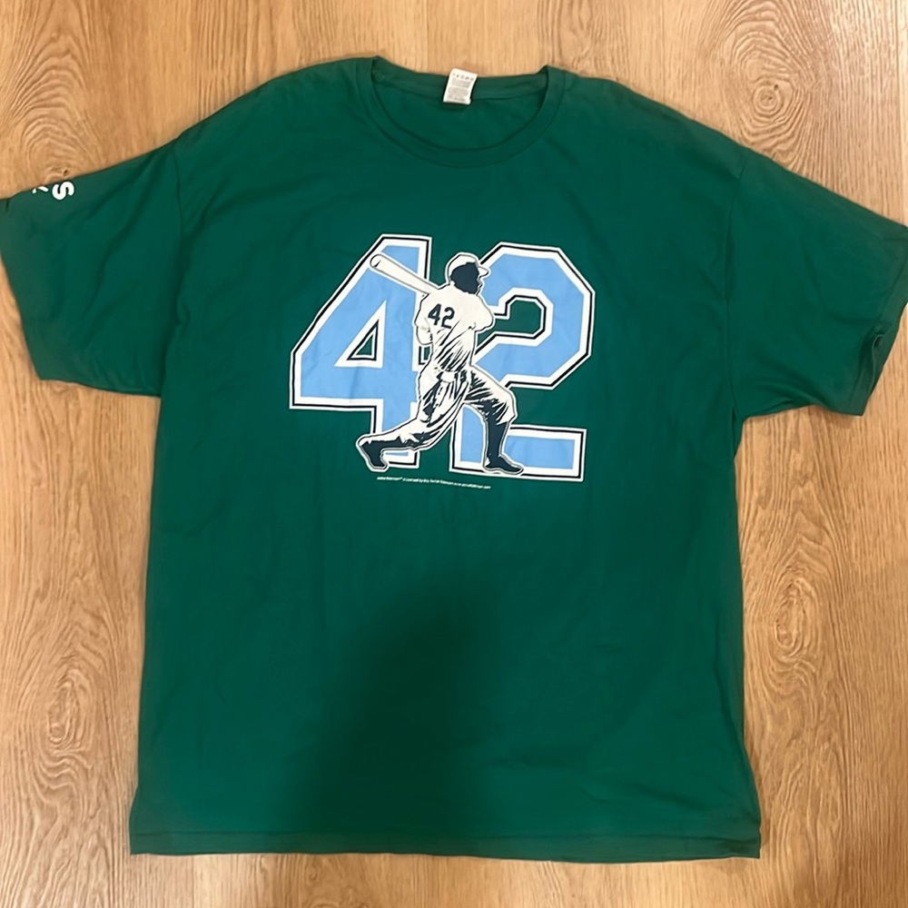 Oakland A’s Commemorative Jackie Robinson T-Shirt vintage! Size Xl